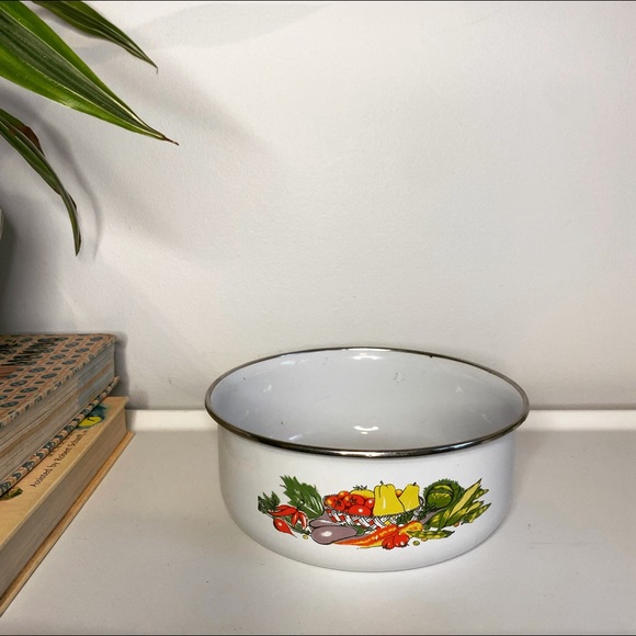 Vintage Enamel Bowl Veggie Pattern - Picture 1 of 1